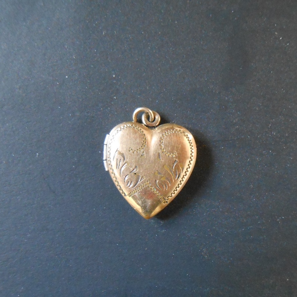vintage mid century 1960's locket